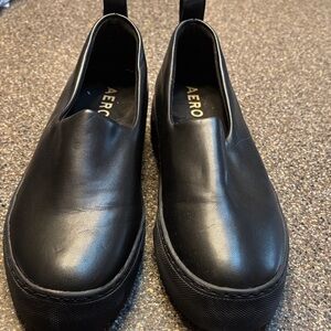 AEROSOLES Black Leather Slip-Ons